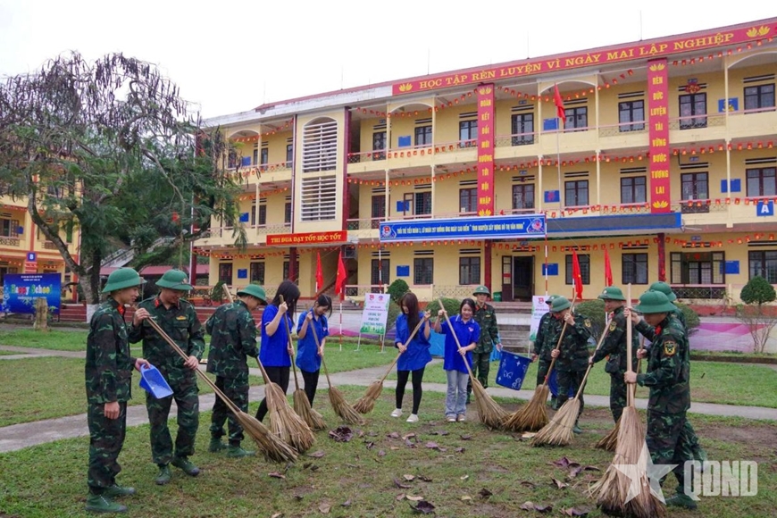 Tuổi trẻ Lữ đoàn 297 tích cực hưởng ứng Ngày cao điểm “Tình nguyện xây dựng đô thị văn minh”